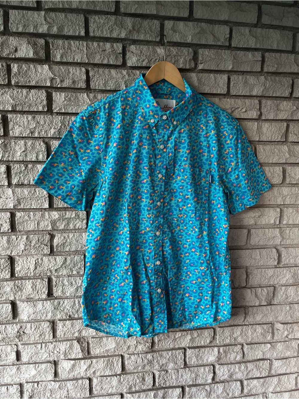 Chubbies Aqua/Orange/Pink Leopard Printed Button Down Shirt 
Size Medium